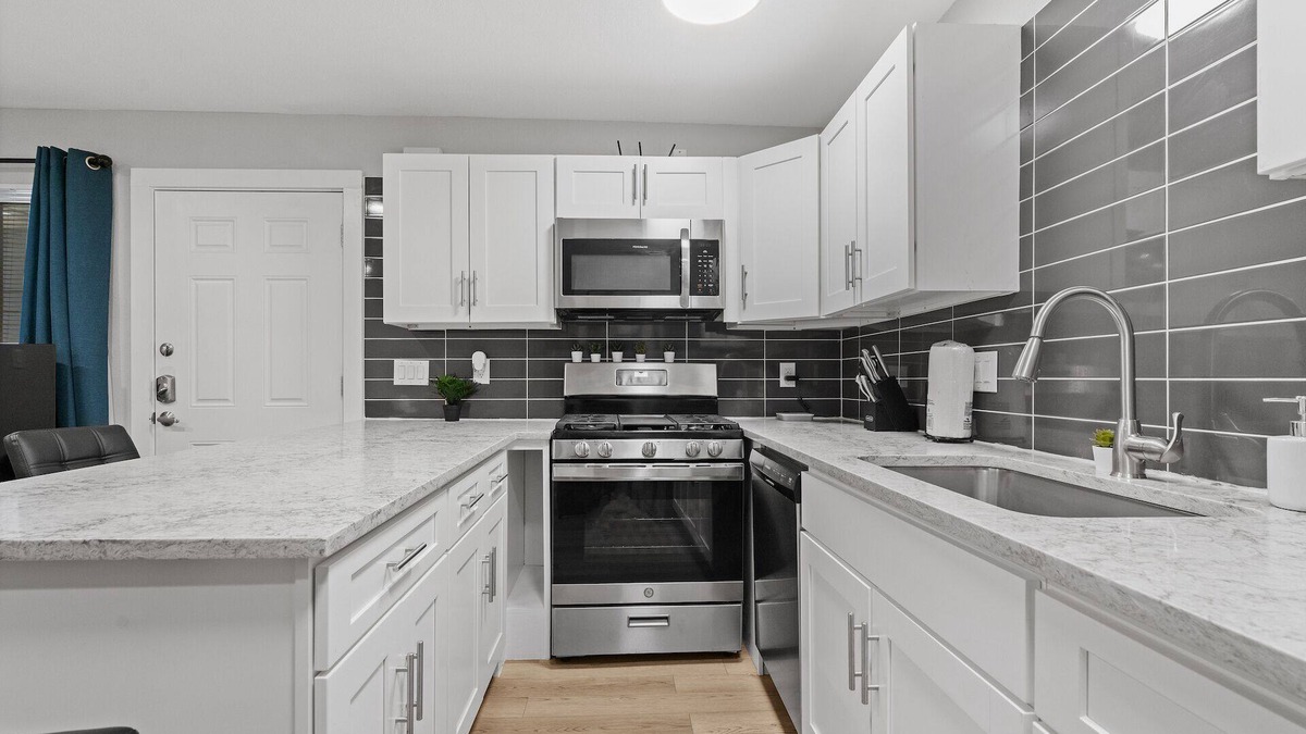 Clarksville Apartment | Stylish Studio | Downtown | Evonify 4334