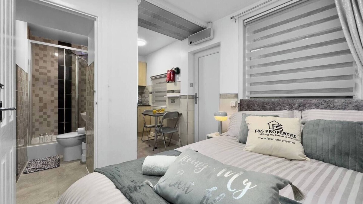 Maerdy Apartment | Stylish Studio Suite w/VIP lounge access - Maerdy