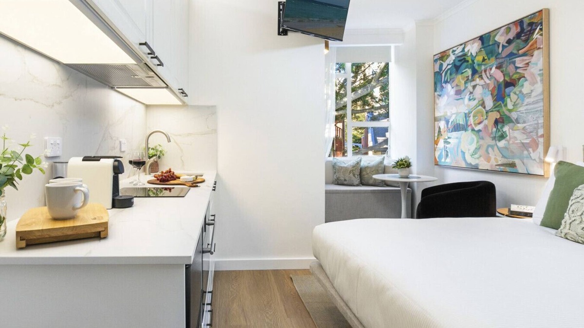 Darling Point Apartment | Stylish Studio with Rooftop Harbour Views