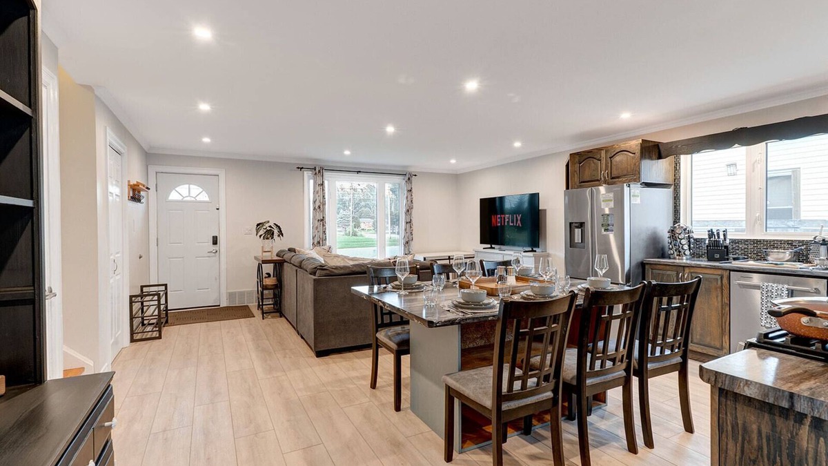 Sudbury House | Stylish Sudbury Stay | Hot Tub | Pet-Friendly | Great for Families