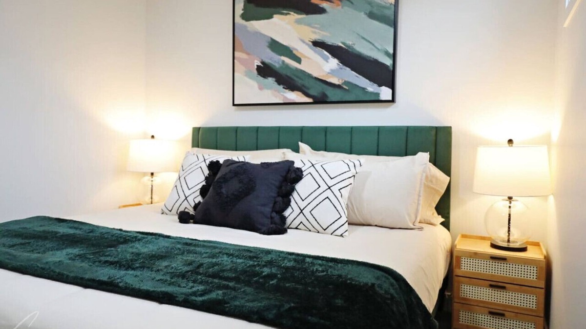 Southwest Edmonton Condo | Stylish Suite King Bed|Long Stays|Disney+|Airport