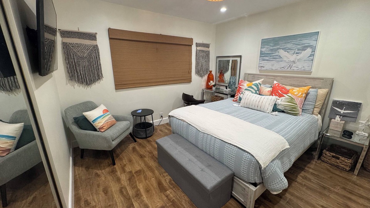 Ladera Heights House | Stylish suite near beach & LAX—private entry, vibrant decor, cozy comfort.