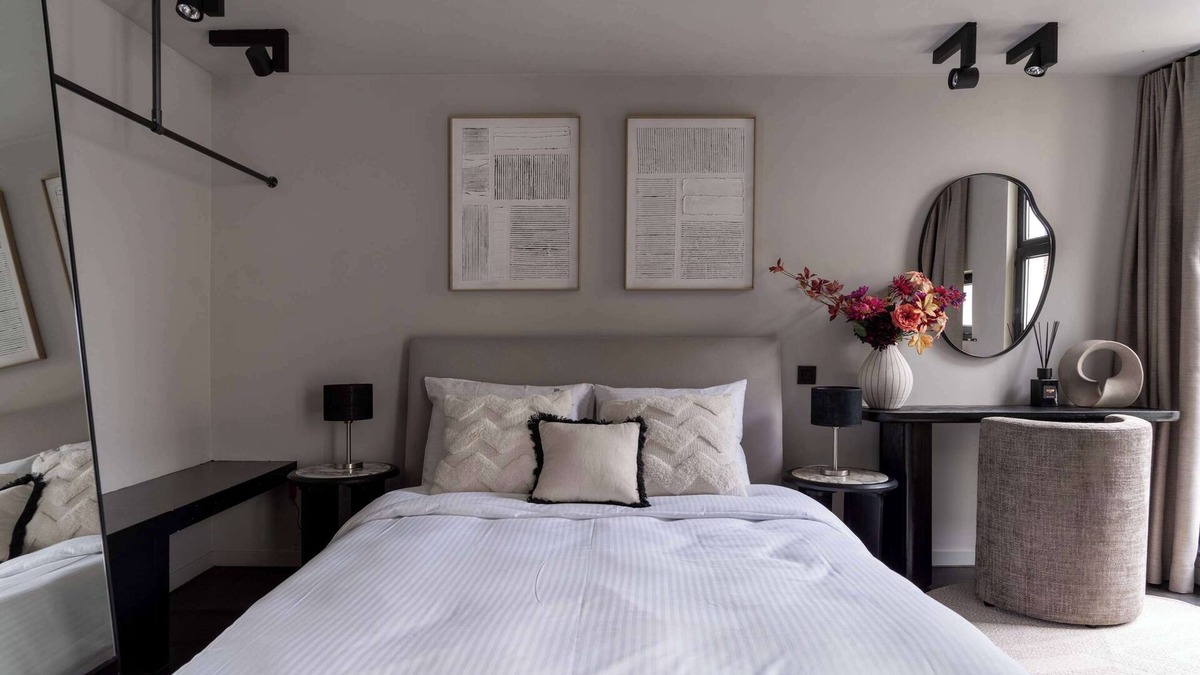 South Antwerp Apartment | Stylish Suite with Private Patio – Perfect for 4