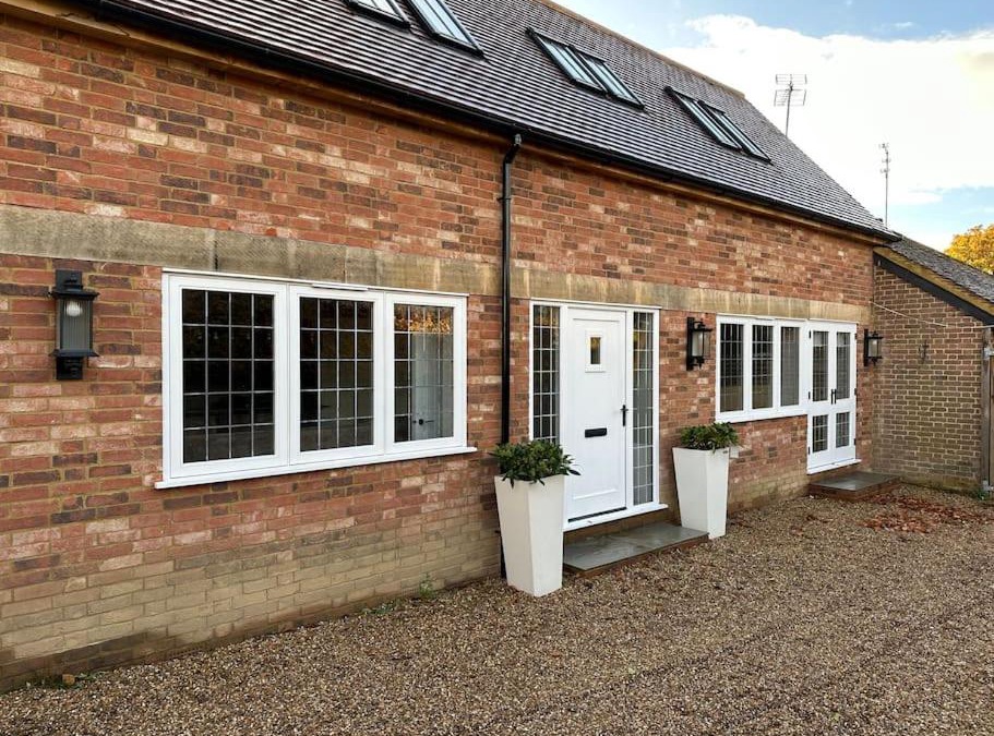 Ockley House | Stylish Surrey Hills House 2 ensuite bedrooms