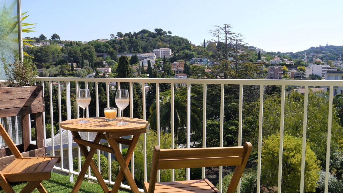Mougins Apartment | Stylish T3 apartment with two balconies and view, top floor