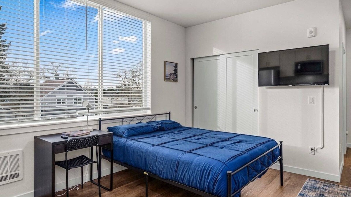 South Tacoma Apartment | Stylish Tacoma Studio near Universities