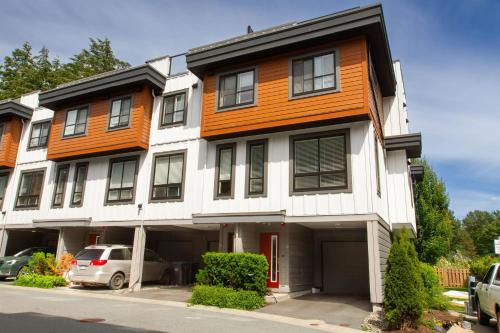 Squamish House | Stylish Three Bedroom Townhome
