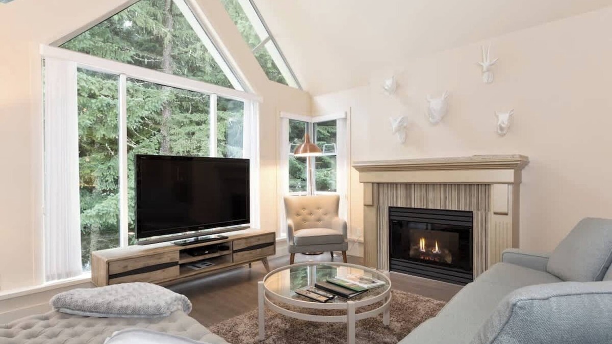 Upper Village Condo | Stylish, Top Floor, Bike storage, Pool, Hot Tub