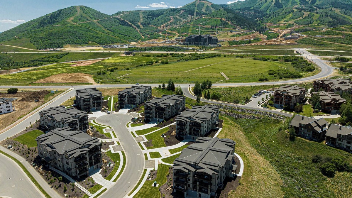 Park City Condo | Stylish Top-Floor Retreat Lake Views Minutes to Ski!