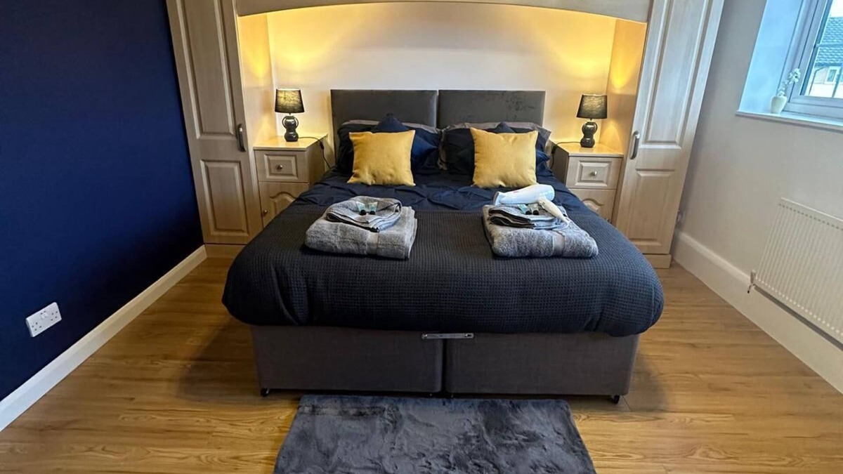 Milton Keynes House | Stylish townhouse in Central Milton Keynes