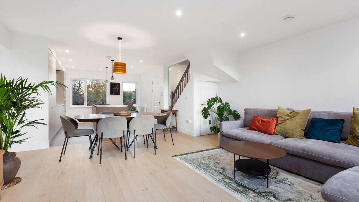 Ballsbridge House | Stylish Townhouse in Central Dublin, 10 mins walk to RDS/Aviva, Free Parking!nn