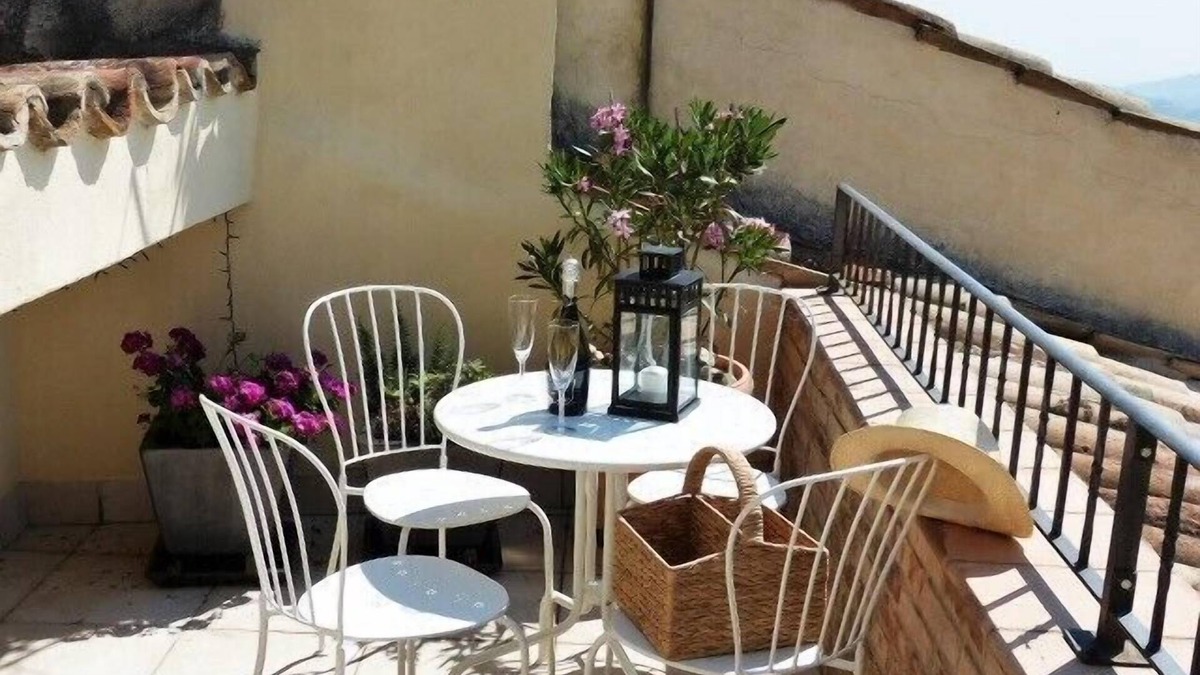 Montedinove House | Stylish Townhouse in the midst of a beautiful hill top village