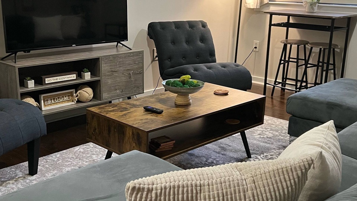 First Ward House | Stylish Townhouse In Uptown, 1BD studio, City Views & WiFi