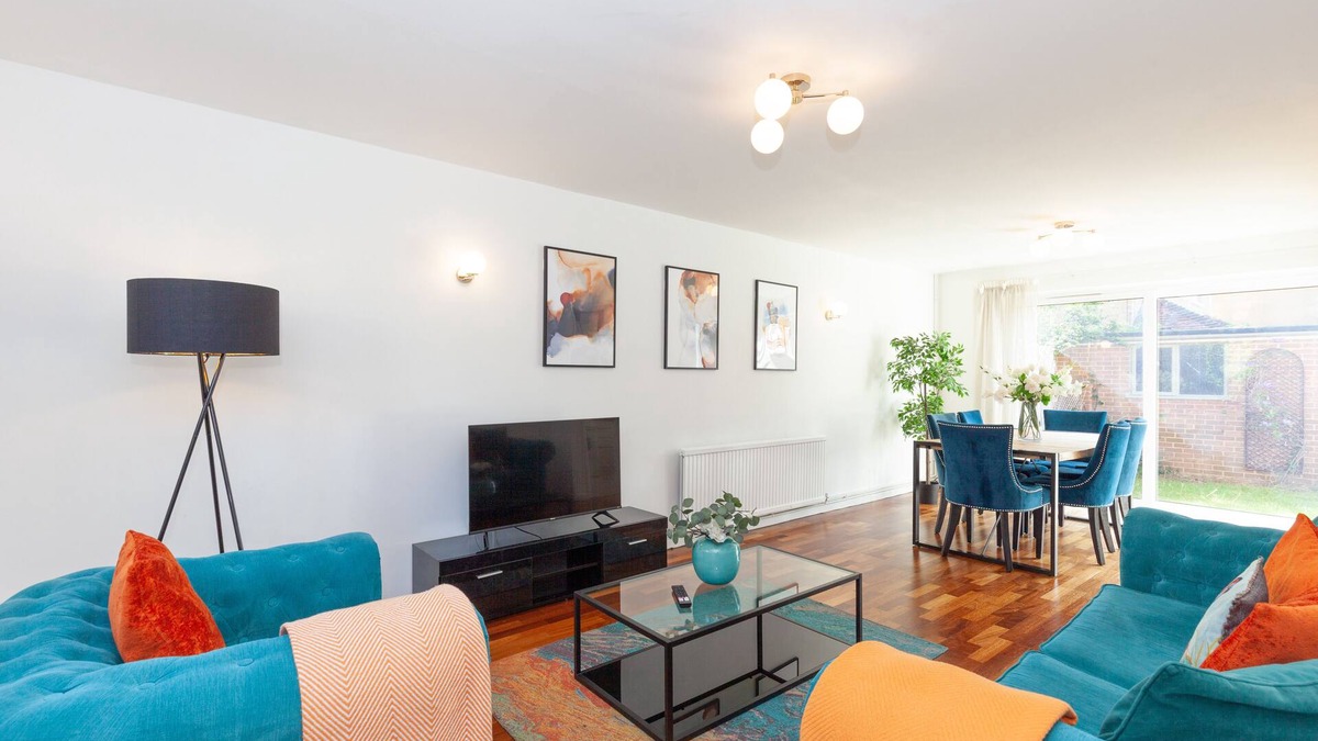 Summertown House | Stylish Townhouse with parking for 2!