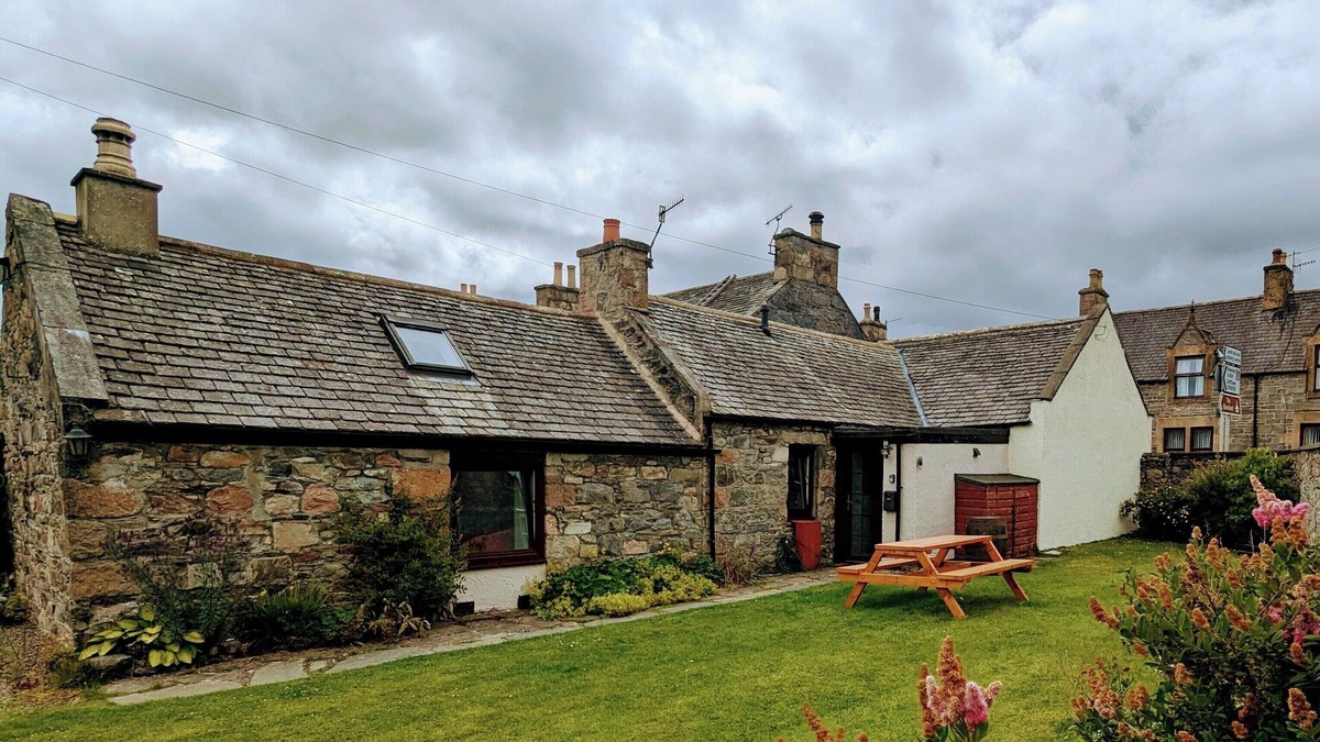 Tomintoul House | Stylish traditional cottage in the heart of Whisky country