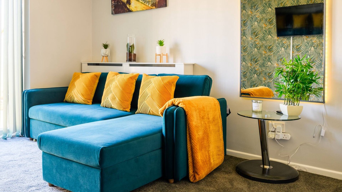 Acocks Green House | Stylish two-bed house in Birmingham sleeps up to 6