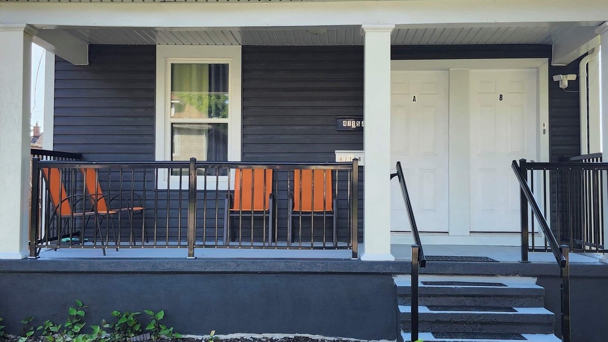 Niagara Falls Apartment | Stylish two bedroom apartment five minutes from Niagara Falls, Ontario