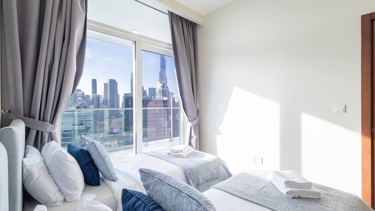 Downtown Dubai Apartment | Stylish Two-Bedroom Business Bay | Burj Khalifa View | Gym & Poolnn