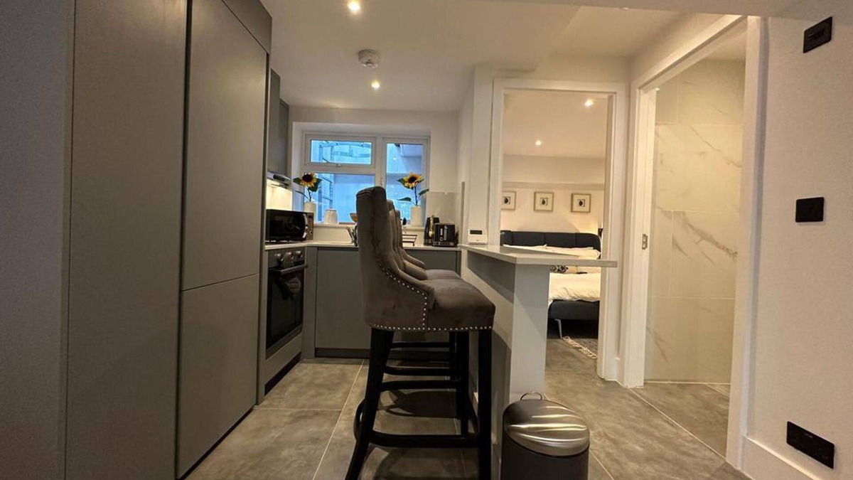 Brondesbury House | Stylish Two Bedroom House In Kilburn