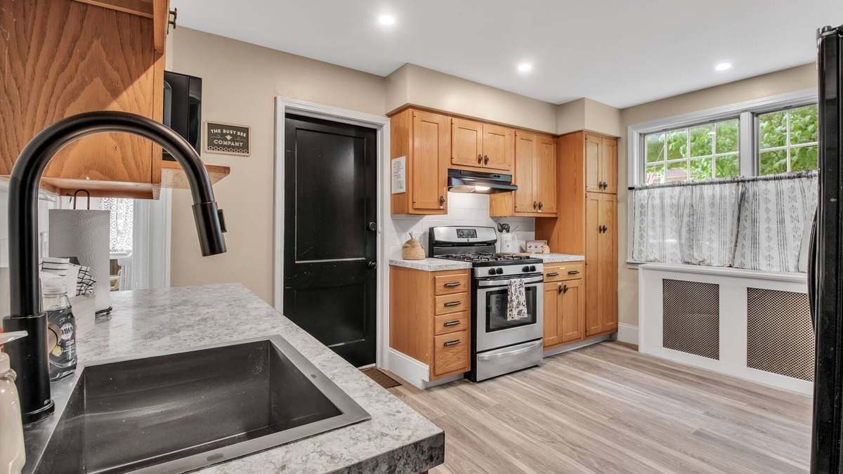 Buffalo Apartment | Stylish Two Bedroom Retreat near Buffalo