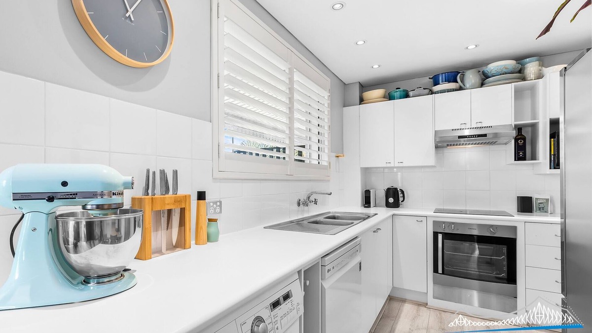 Ascot Apartment | Stylish Two Bedroom Unit in Ascot