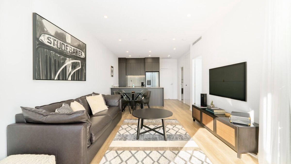 Manuka Apartment | Stylish Urban Apartment Close to Manuka