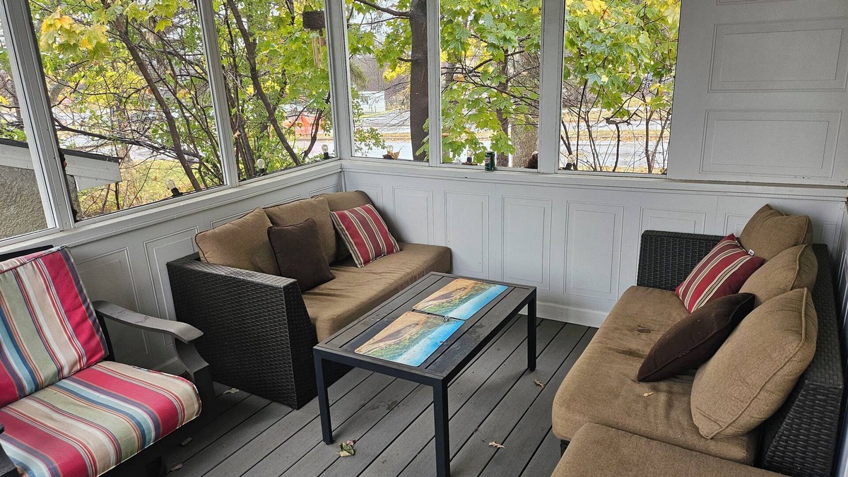 West Seventh House | Stylish Urban Escape. Minutes To Downtown St. Paul, Mall of America and MSP