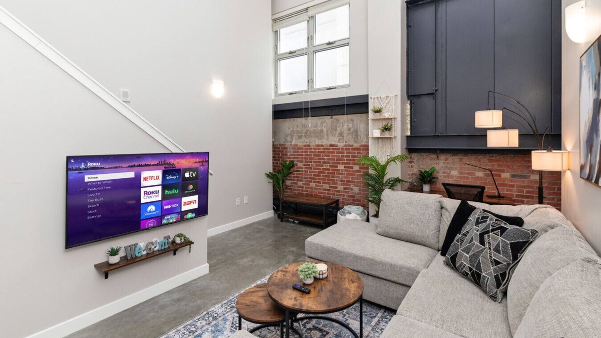 Downtown Des Moines Apartment | Stylish Urban Loft | 2BR/2BA - Heart of Downtown!