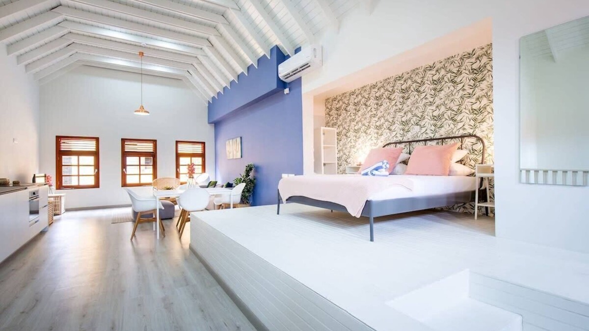 Pietermaai District Apartment | Stylish Urban Loft in Colourful Willemstad