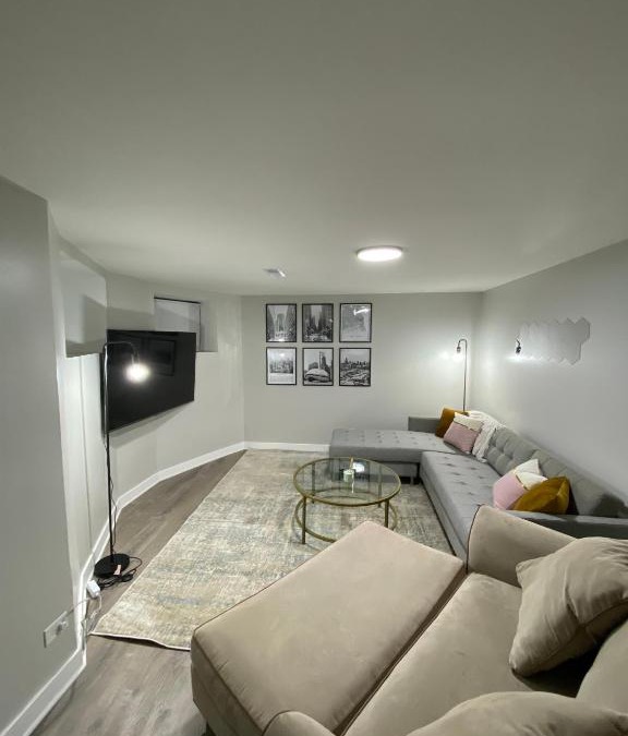 Bronzeville Apartment | Stylish Urban Retreat 3 Bedroom Newly Remodeled