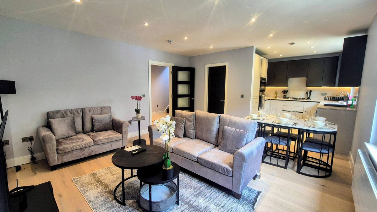 Maida Vale Apartment | Stylish Urban Retreat - Duplex 3 bedroom Apartment (All En-Suite) - Sleeps 6