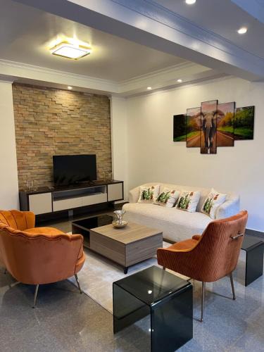 Lusaka Central Apartment | Stylish Urban Retreat - Spacious 3-Bedroom Apartment- VI