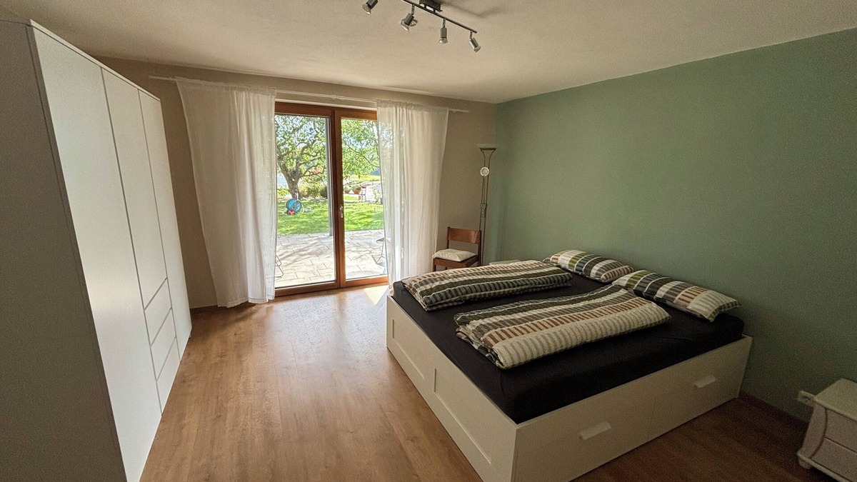 Wackersdorf Apartment | Stylish vacation apartment (110sqm) with terrace and beautiful garden
