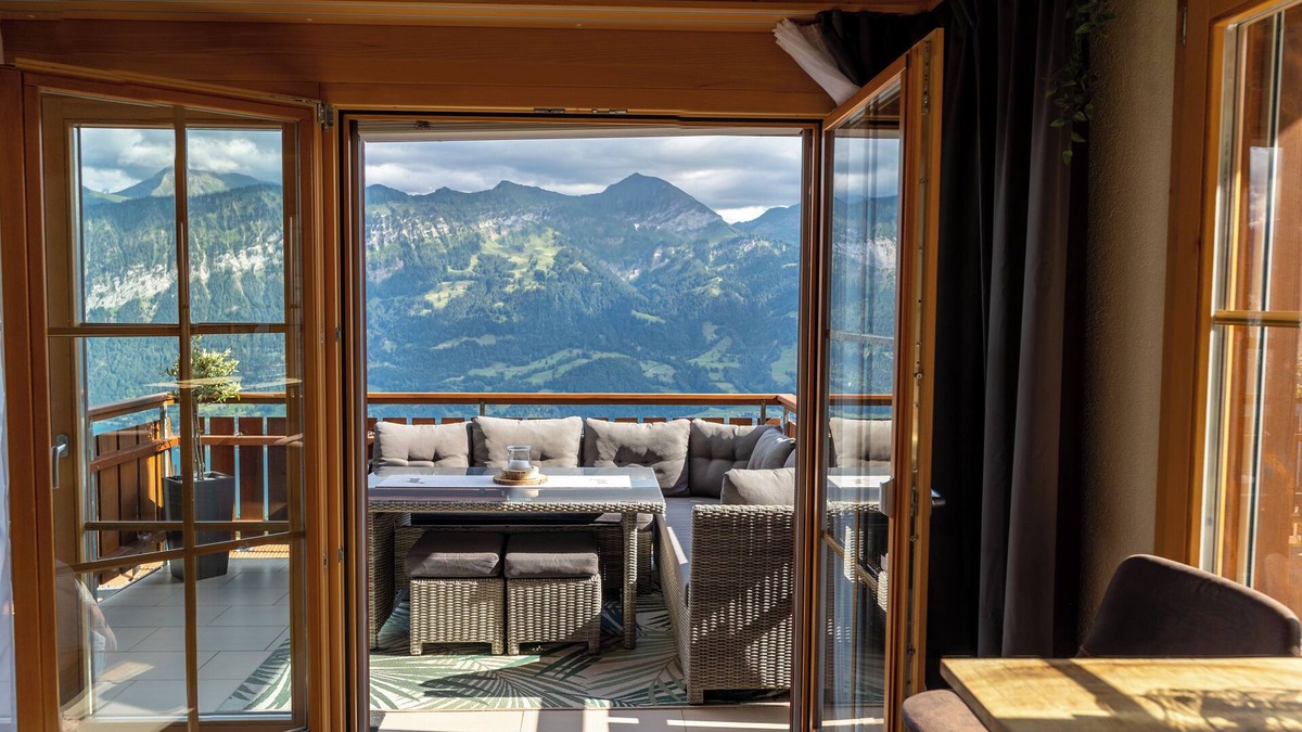Beatenberg Apartment | Stylish vacation apartment with panoramic views and sauna