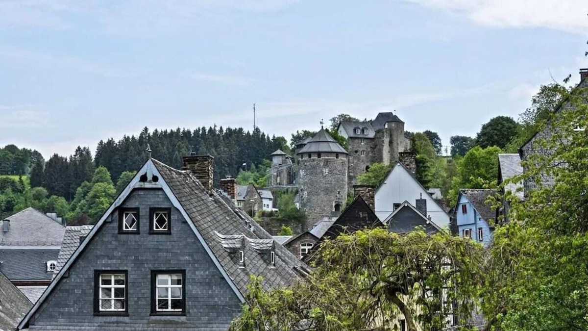 Monschau House | Stylish vacation home Boutique half-timbered house ThirtyFive 12 persons, WLAN, SAT