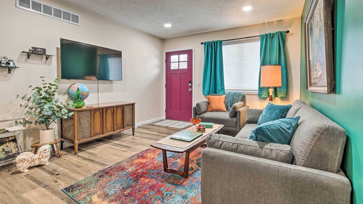Normal House | Stylish Vacation Rental - Walk to ISU!