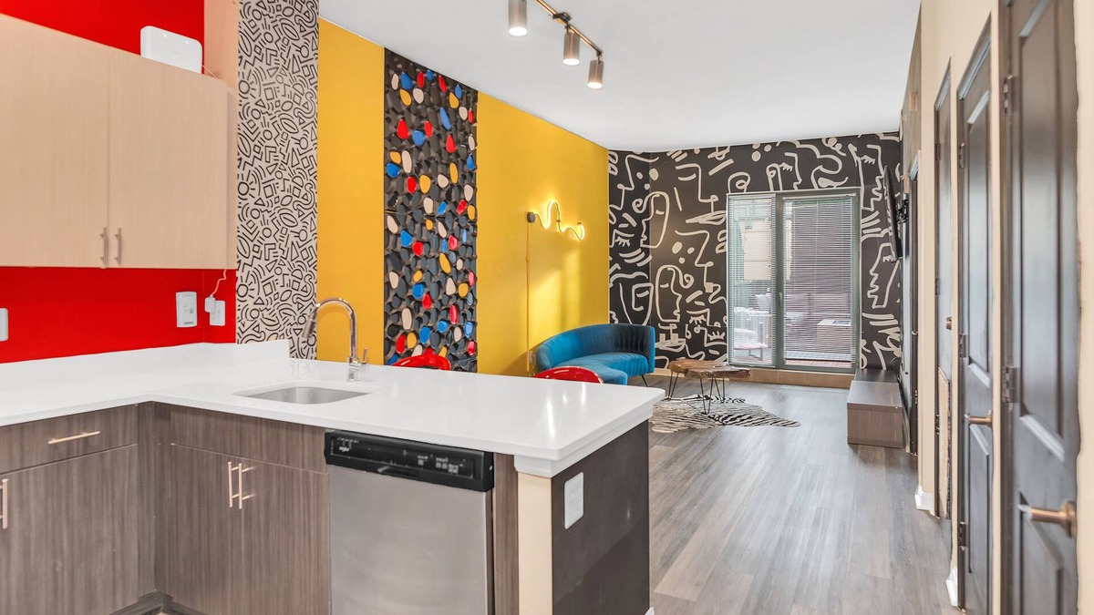 Shirlington Apartment | Stylish Vibrant Getaway w/Private Patio next to Bars & Food, 5 minutes from DC!