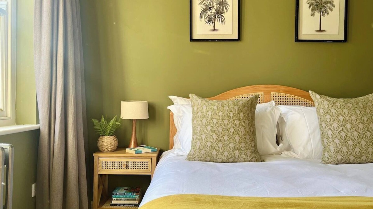 Frome House | Stylish Victorian Home - Central Frome - Sleeps 8