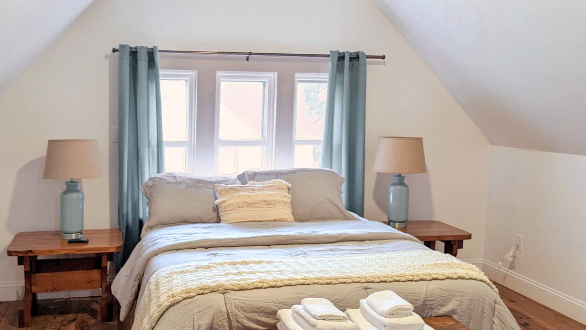 Cambridge House | Stylish Victorian in Historic District