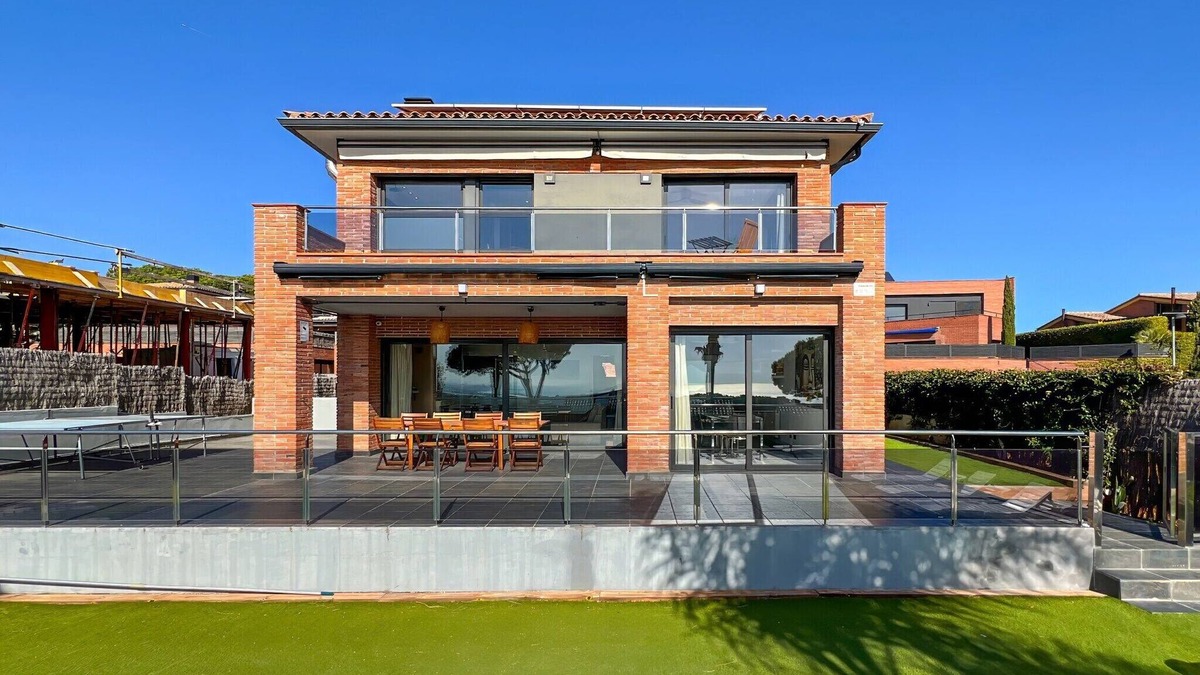 Caldes d'Estrac Villa | Stylish villa with saltwater pool