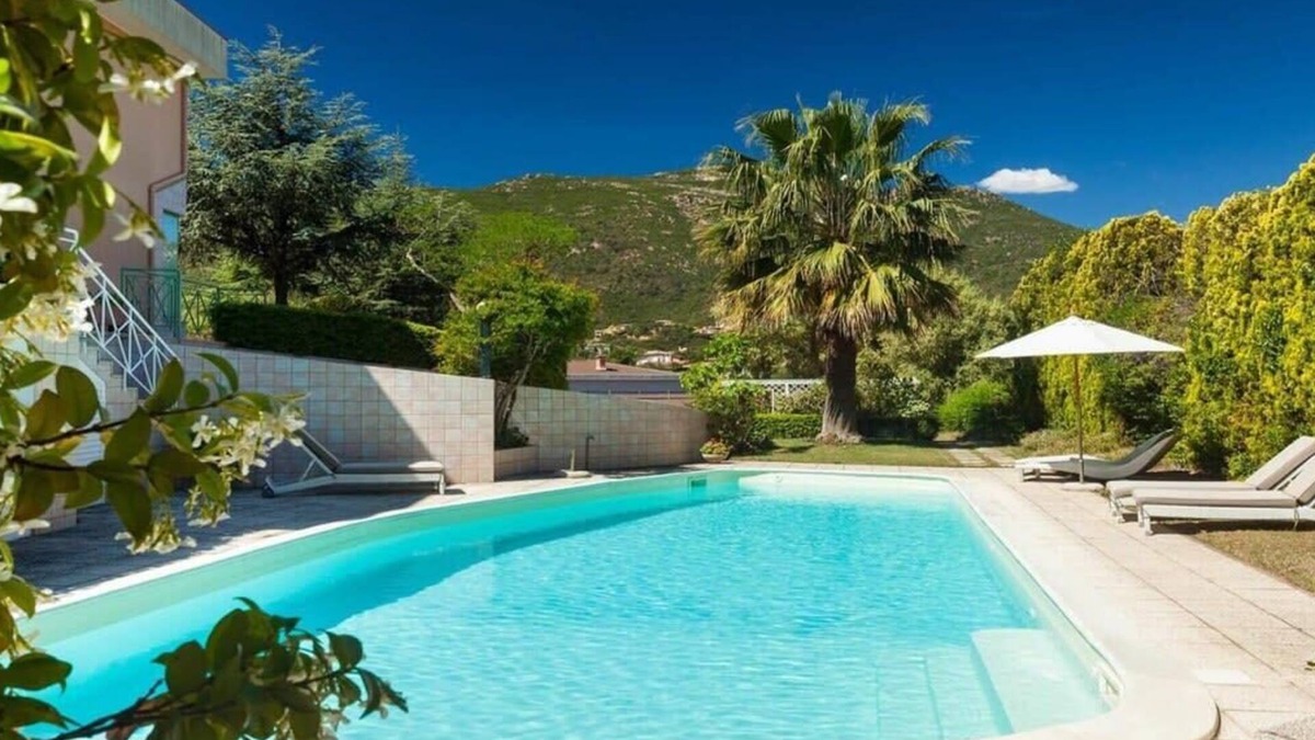Poggio dei Pini Villa | Stylish Villa With Modern Design & A Pool