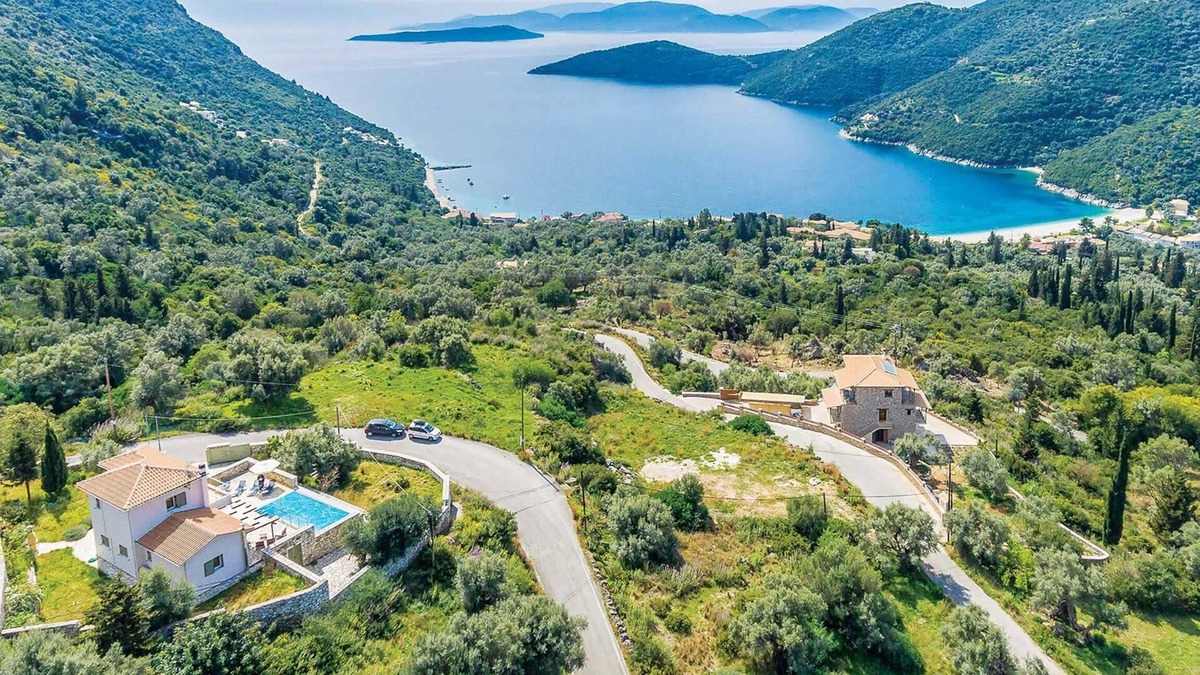 Mikros Gialos Villa | Stylish villa w/spectacular views & great location