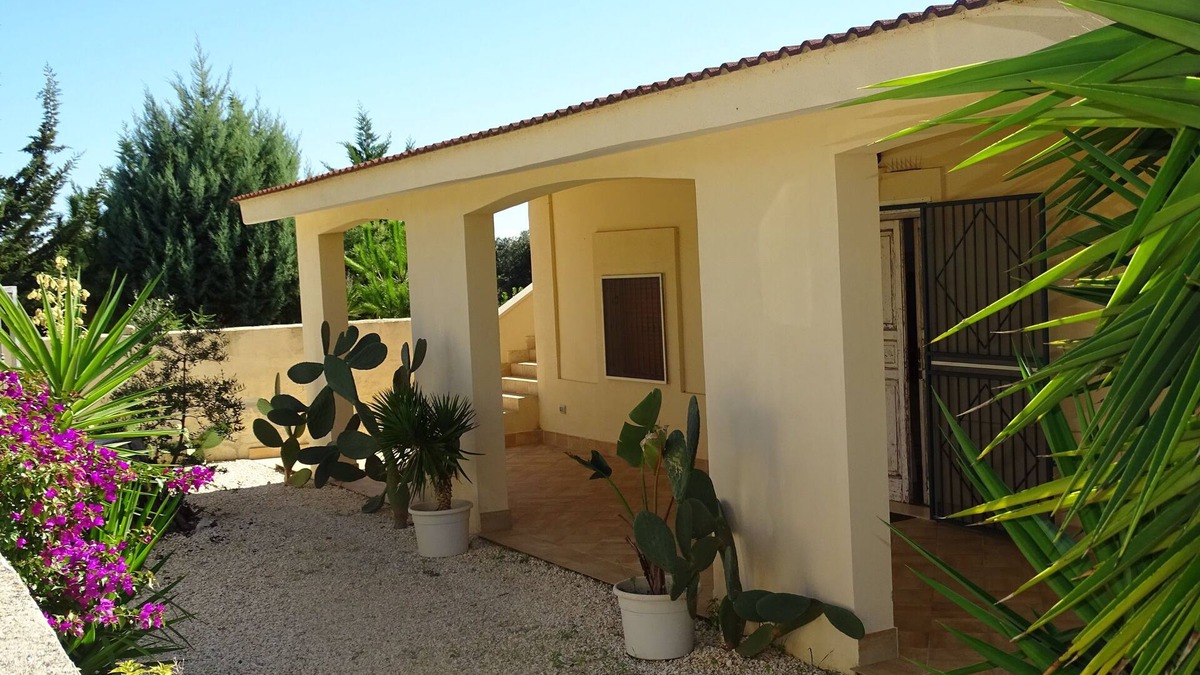 San Pietro in Bevagna House | Stylish villa with beautiful views from the roof terrace over olive groves to the sea