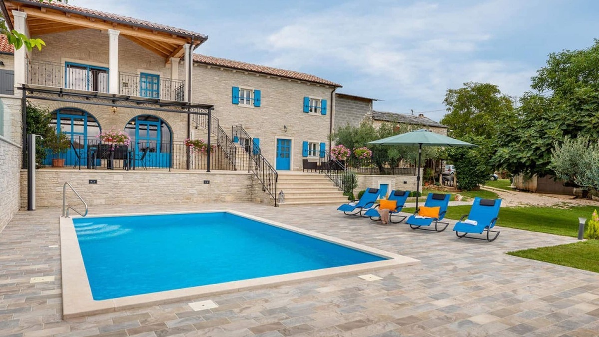 Cepic Villa | Stylish villa with swimming pool and garden