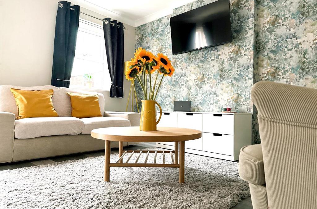 South Milford House | Stylish Village Townhouse w/Parking – Near Leeds & York