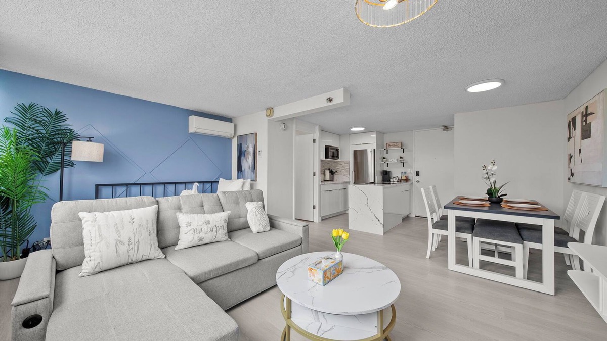 Diamond Head - Kapahulu - St. Louis Condo | Stylish Waikiki 1-Bedroom, Just Steps from the Beach!