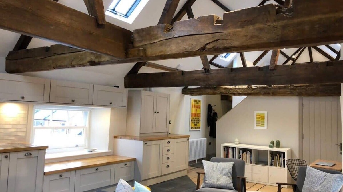 Wells Apartment | Stylish Wells penthouse with Cathedral views