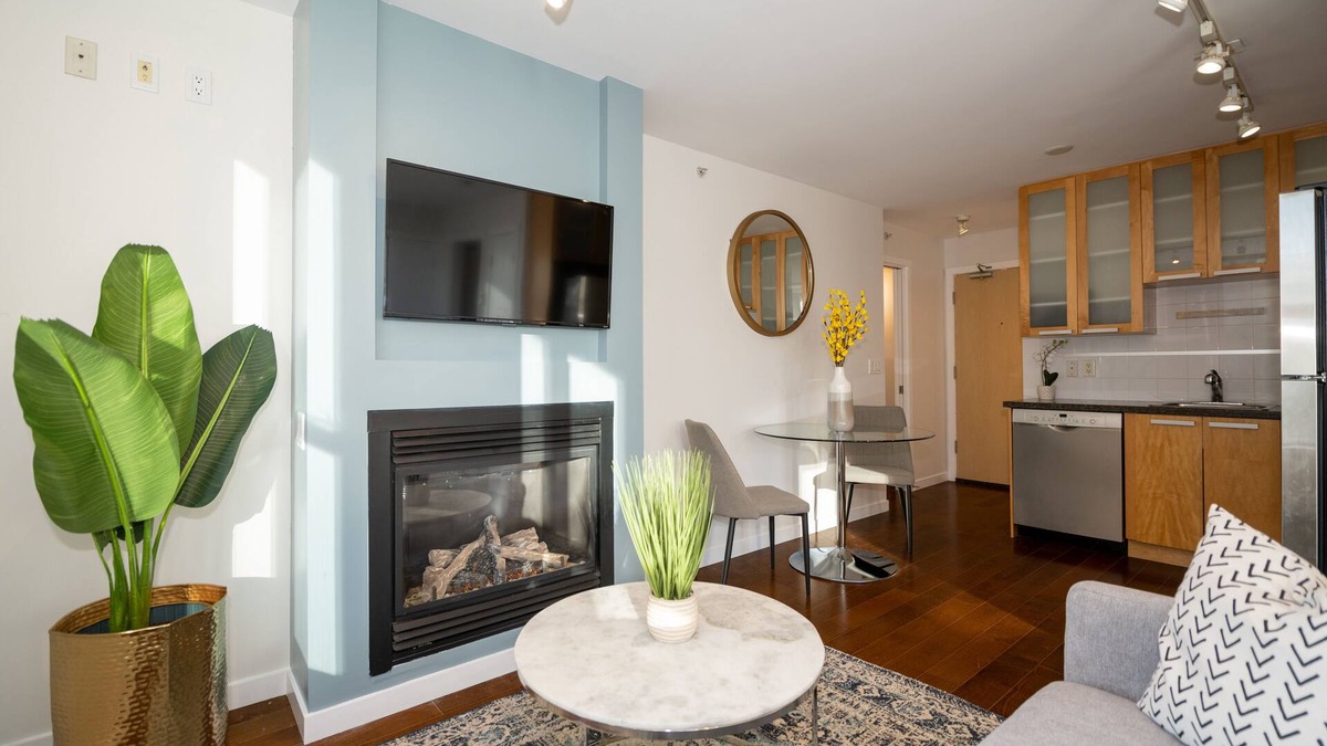 Downtown Vancouver Apartment | Stylish Yaletown Condo Perfect Location