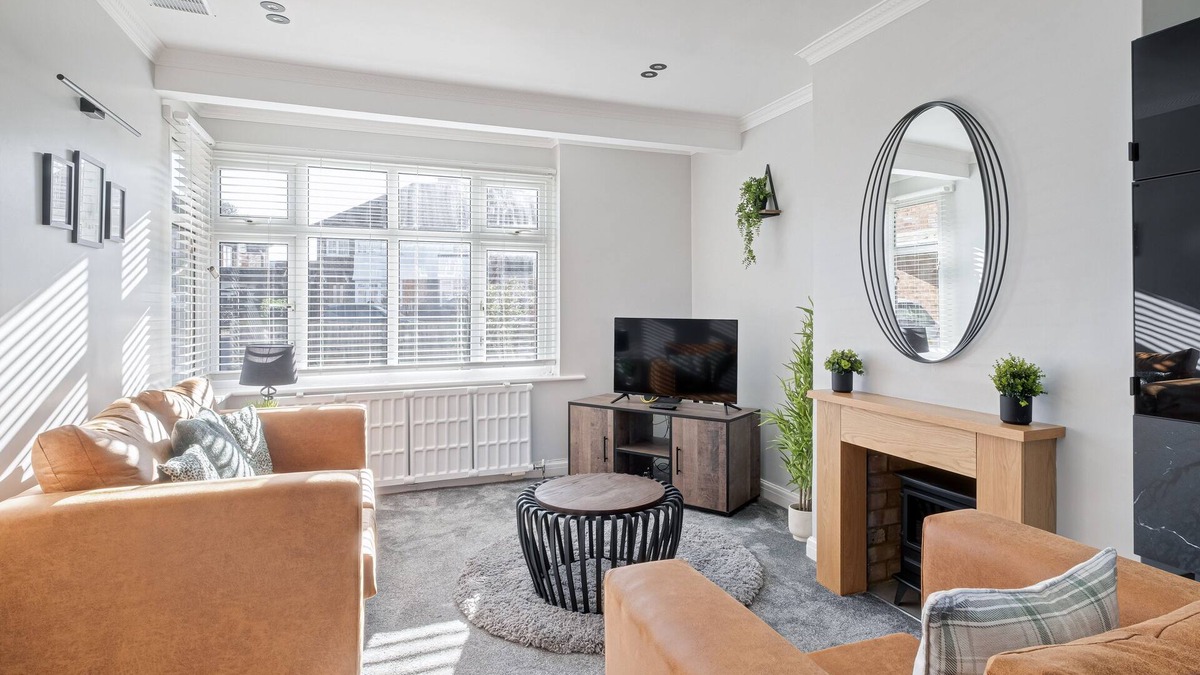 Bedford House | Stylishly decorated 3-bed house