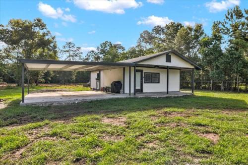 Lakeview  Jefferson County House | Stylishly Remodeled 2-Bedroom home in Orangefield